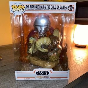 THE MANDALRIAN & THE CHIlD ON BANTHA